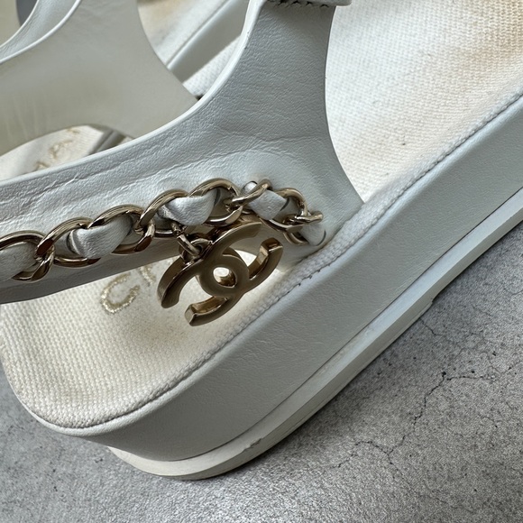 CHANEL CHAIN CALFSKIN SANDALS - Picture 7 of 9